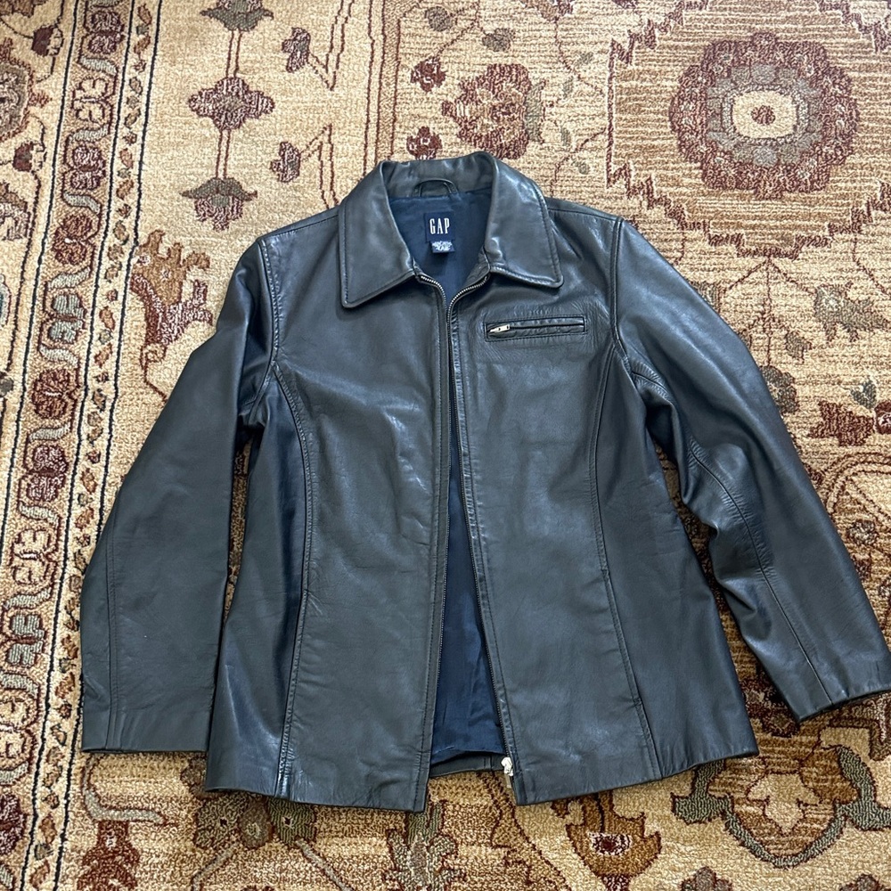Vintage Gap black leather basic zip jacket with front pocket